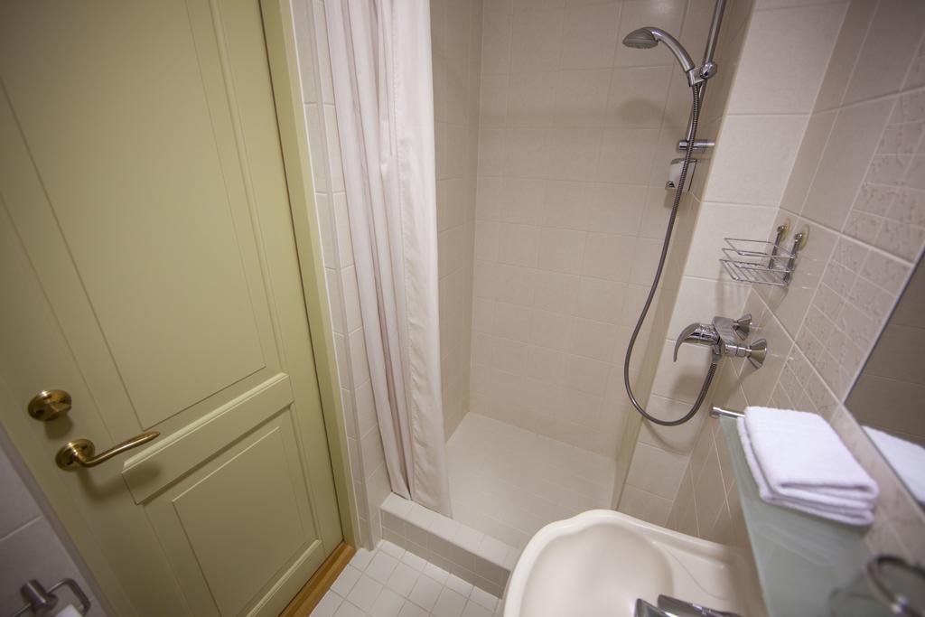 Aasa Kuelalistemaja Hotel Viljandi  Quarto foto